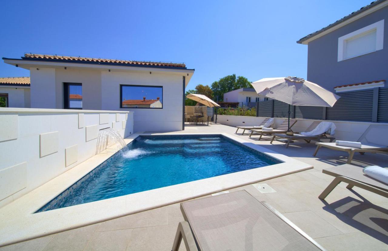 Villa Quarnaro With Heated Pool Omišalj Exterior foto