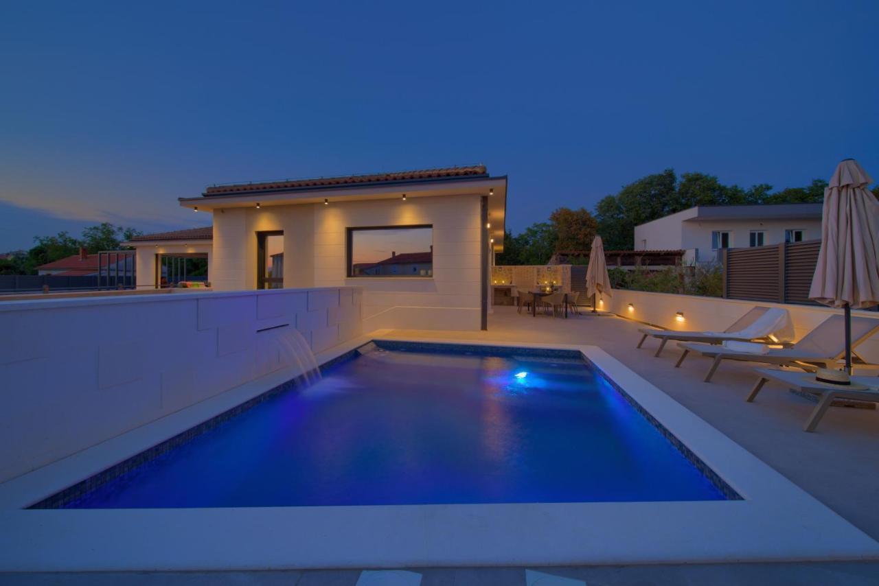 Villa Quarnaro With Heated Pool Omišalj Exterior foto